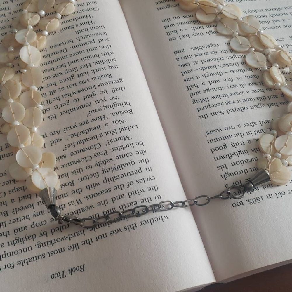 ‎Vintage Shell Necklace - Picture 4 of 7